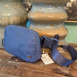 NWT Lululemon athletica periwinkle blue belt bag with navy strap